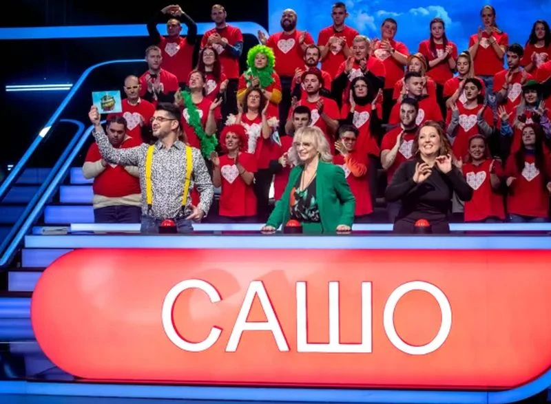 Известни се борят за тенекия българско сирене