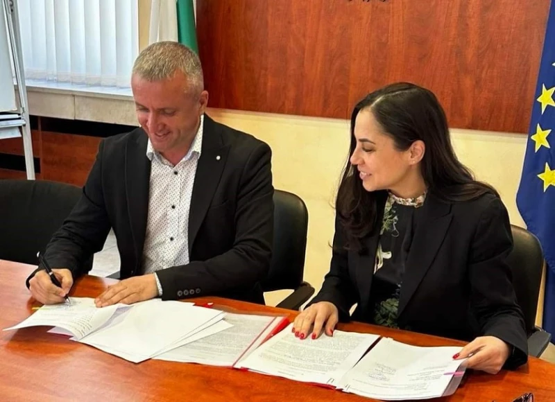 Кметът на Рудозем подписа споразумения с МРРБ за реализация на три обекта на стойност близо 5,5 млн. лв.