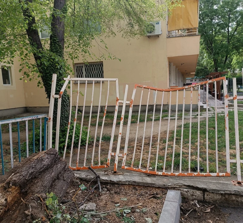6 месеца след урагана във Варна няма кой да поправи ограда на детска ясла