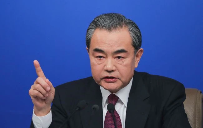Блинкен в Китай: Ван И предупреди САЩ за "отрицателни фактори" в отношенията