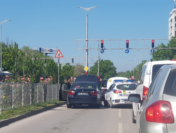 TD Служители на МВР Пловдив се притекоха на помощ на аварирал