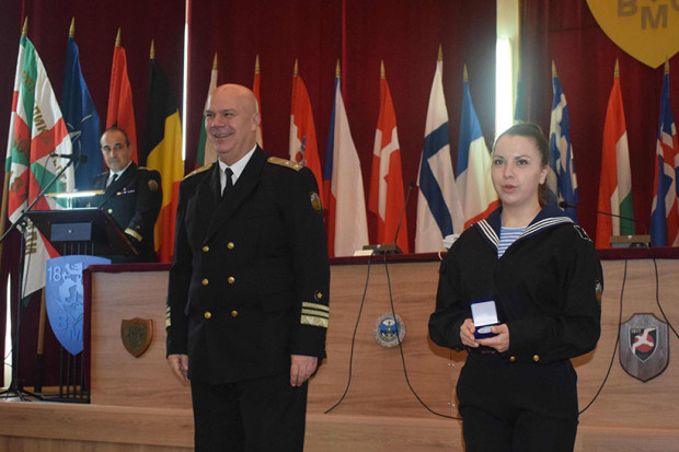 Служители на Военноморските сили на България бяха наградени за Гергьовден.