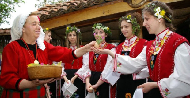 Лазарица е Православната църква отбелязва църковния празник Лазаровден който винаги