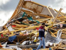 Торнадо връхлетя Небраска, над 10 000 домакинства са без ток