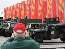 Путин изпраща "зловещ сигнал към Запада", докато изложба в Москва показва пленено военно оборудване на НАТО