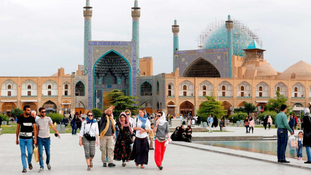 Иран е изключително многоцветна страна: като се почне от пустините,