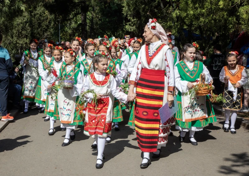 Пъстър празник за Лазаровден събра големи и малки в голям старозагорски парк