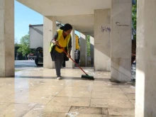Стотици варненци се включиха в кампанията за почистването на града