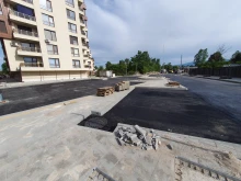 Асфалтираха най-новата улица в Пловдив, строителите блокираха кола с полска регистрация
