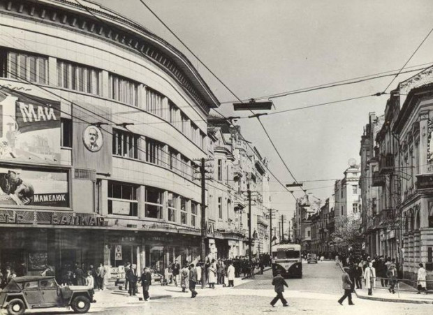 </TD
>Снимка на Пловдив показва времето, когато по Главната са се