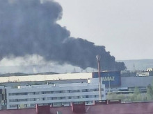 Силен пожар избухна край завода на КамАЗ в Русия