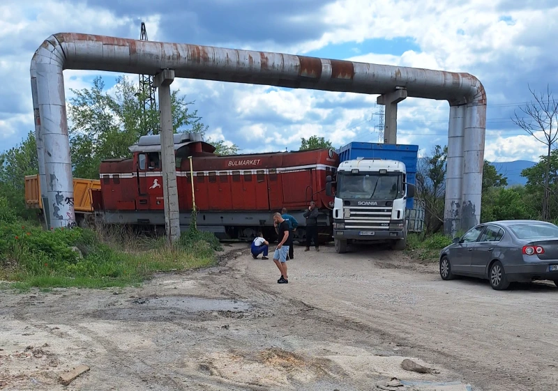 Локомотив блъсна камион на малко познат прелез в Пловдив