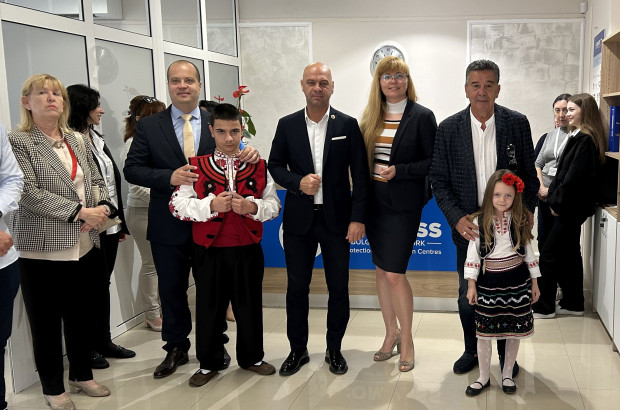 </TD
>Кметът на Пловдив присъства на откриването на новия Общностен център