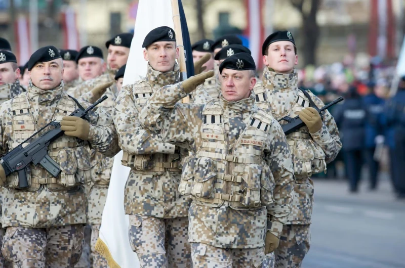 Латвия формира седем нови батальона по границата с Беларус