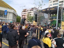 Бултрасите подгряват за мача с DJ парти зад Трибуна Юг