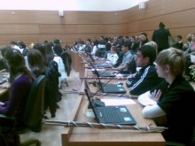Обмисля се постоянен младежки парламент