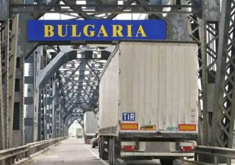 Предупредиха румънците за пътуване към България: Огромни опашки ги чакат на границата