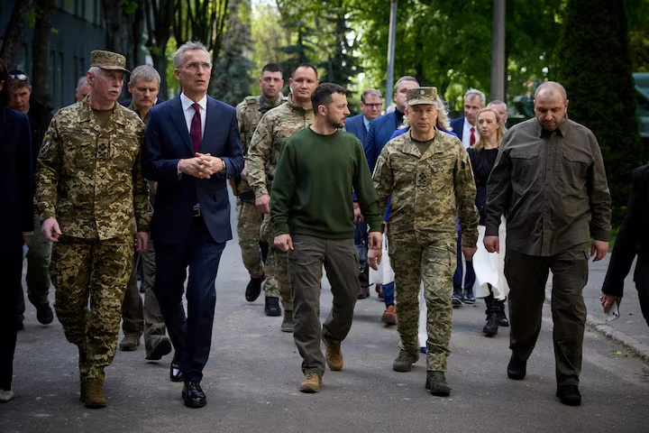 Столтенберг: Доверието на Украйна в нейните съюзници е разклатено