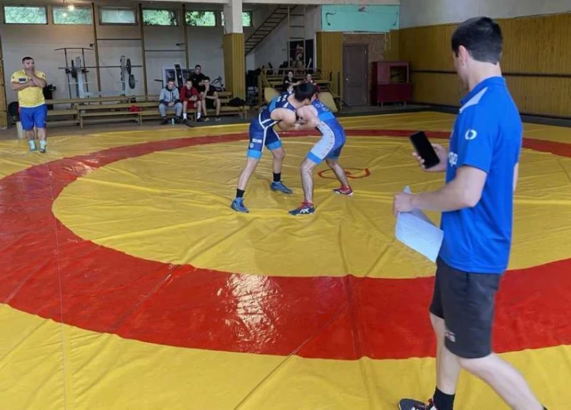 Плевен е домакин на тренировъчен лагер по борба с румънски спортисти