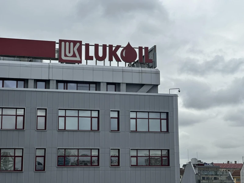 Какво се случва с продажбата на "Лукойл" и може ли рафинерията да се даде на парче