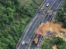 Срутване на магистрала в Южен Китай отне живота на най-малко 24 души, 30 други са пострадали