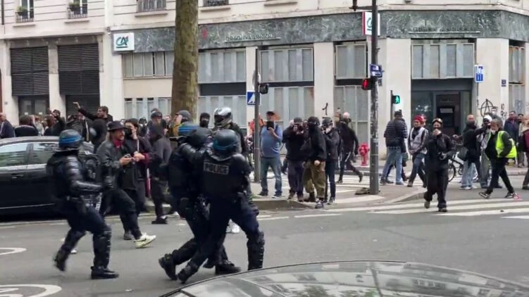 Първомайски демонстранти влязоха в сблъсъци с полицията във Франция