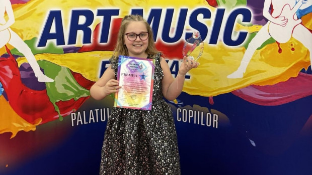 8-годишната русенка с отличиe от международен музикален конкурс в Букурещ