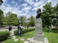 Кметът Терзиев и зам.-кметът Иван Василев почетоха паметта на героите на Априлското въстание
