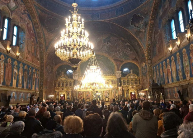 Изследване на "Галъп": Всеки втори българин има доверие в църквата