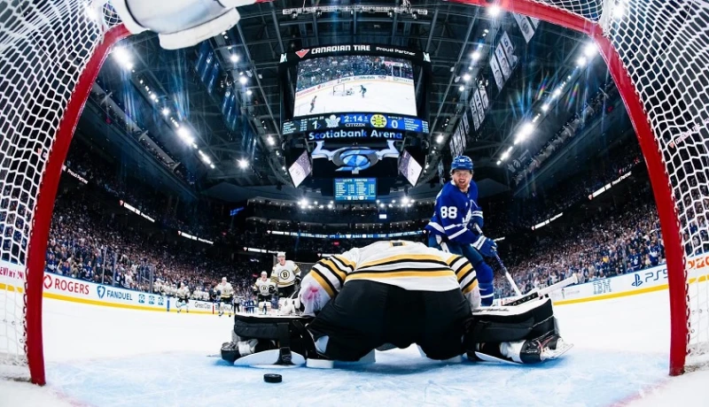 Торонто изравни серията с Бостън в плейофите на NHL