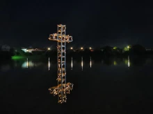 На Разпети петък засия потопеният кръст край Кюстендил