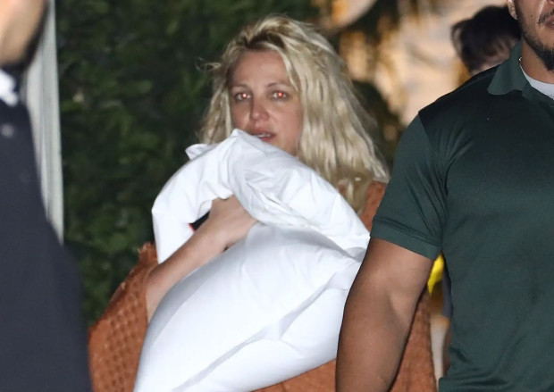 Бритни Спиърс е в безопасност у дома след като парамедици