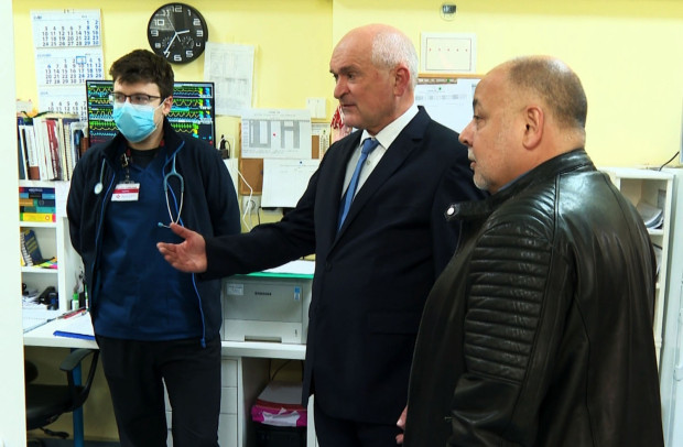 Премиерът Димитър Главчев посети СБАЛ по детски болести Проф. Иван