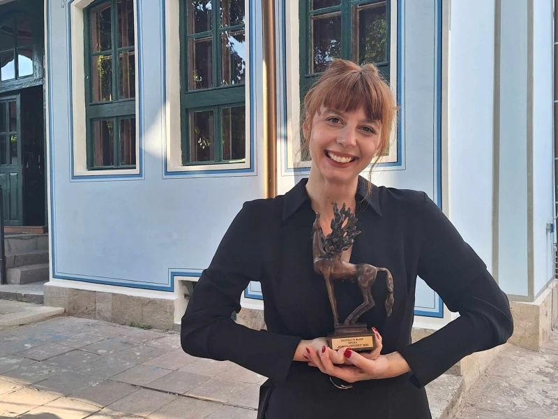 Редакторът на "Фокус" Неда Узунколева с награда за дебютния си роман "Днес не ми се излиза"