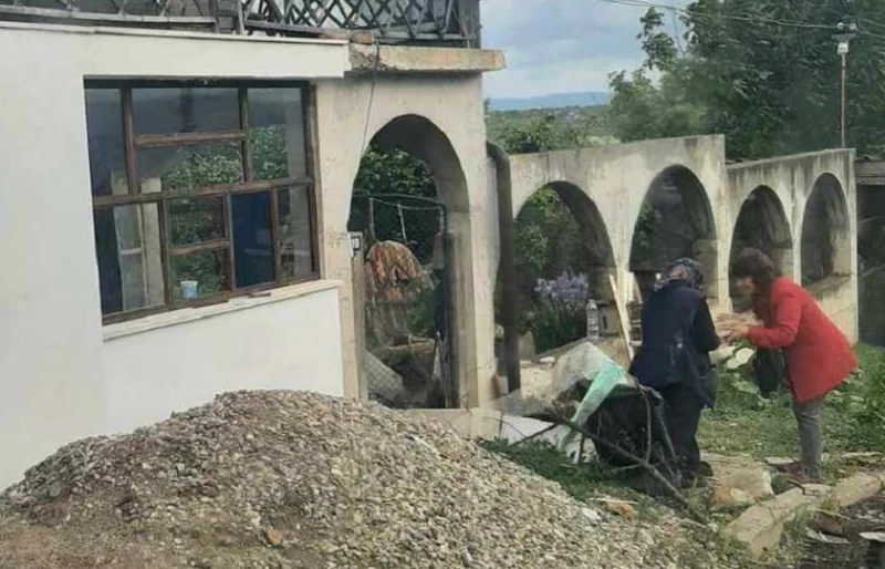 Дариха 150 козунака на нуждаещи се от Кюстендил и селата  