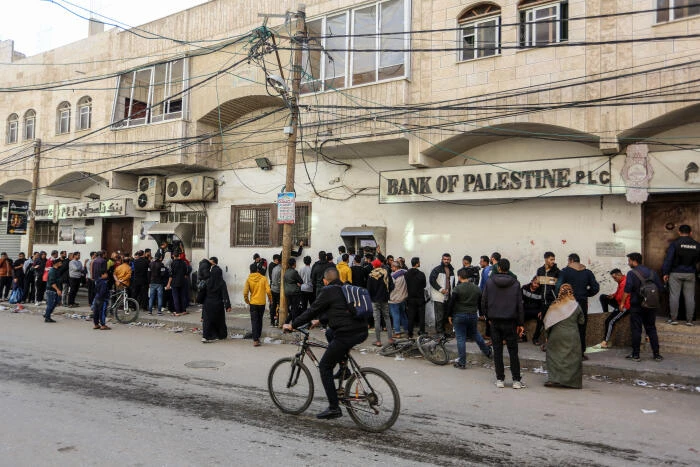 Le Monde: Въоръжени мъже са откраднали 70 милиона долара от Банката на Палестина