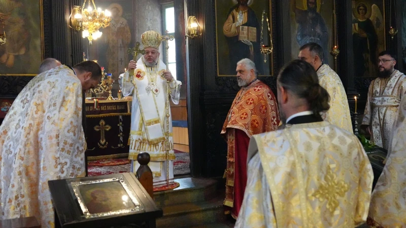 На Велика събота митрополит Киприан служи в храм "Св. Троица" в Стара Загора 