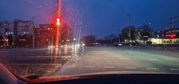 Снимка: Шофьор: Как сега да разбера какъв е сигналът на светофара?