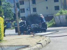 Кола се самозапали и горя в столичния квартал "Бояна"