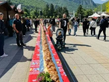 Със 100-метров козунак се почерпиха жителите и гостите на Враца за Великден