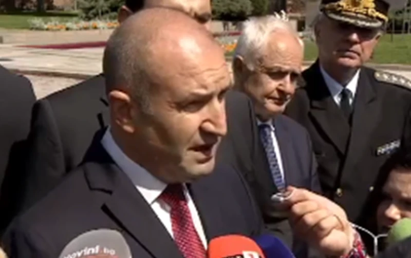 Президентът: Отдавна апелирам за аварийни мерки срещу тревожния отлив от българската армия!