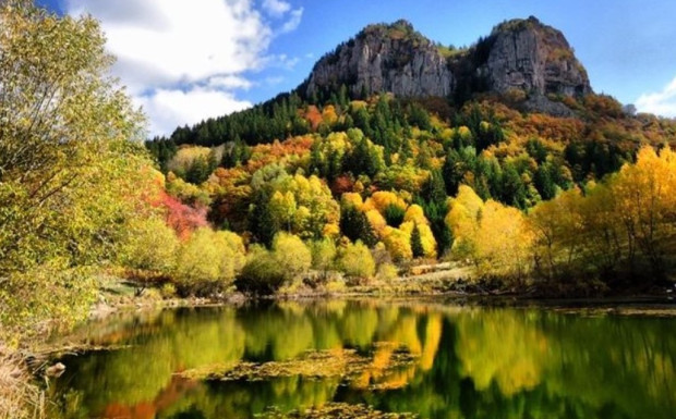 Родопите е най-обширната планина в България. Освен спиращи дъха гледки,