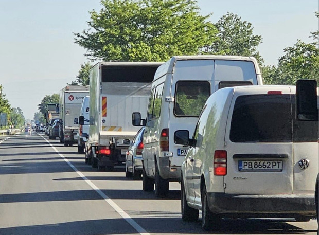 </TD
>Километрична колона автомобили на Околовръстното на Пловдив тази сутрин изнерви