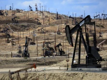 Цените на нефта набират обороти: трейдърите гледат с опасение към Близкия Изток