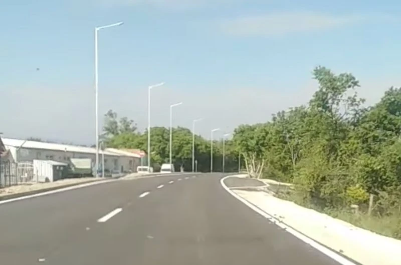 Пуснаха движението по ремонтираната част на "Рогошко шосе"