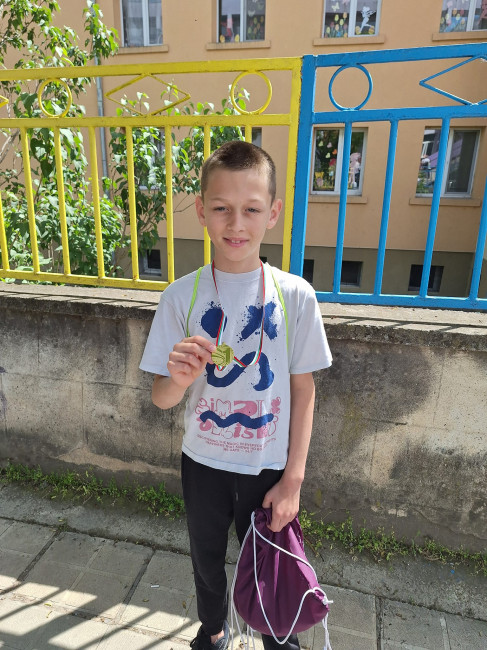 Великденско чудо в Търново: Само за 2 дни събраха парите за операция на 11-годишно момче