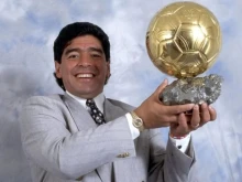 Продават на търг "Златната топка" на Диего Марадона