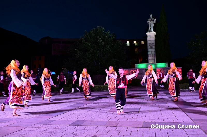 Пламнаха огньовете на сливенските Майски дни на културата