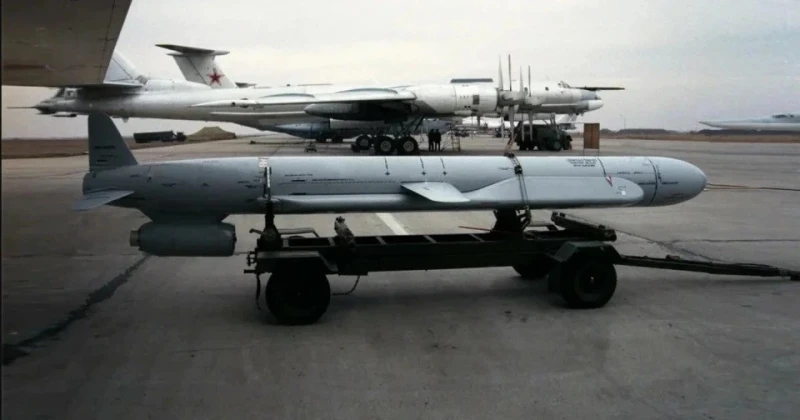 Британското разузнаване: Руснаците оборудват крилатата ракета Х-101 с втора бойна глава