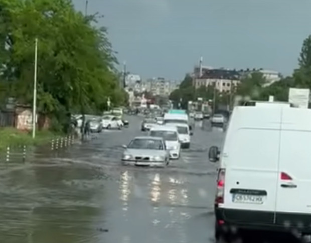 На места в София за минути улиците се превърнаха в море! От мрежата: По важно е да се умува как да мажем очите на хората